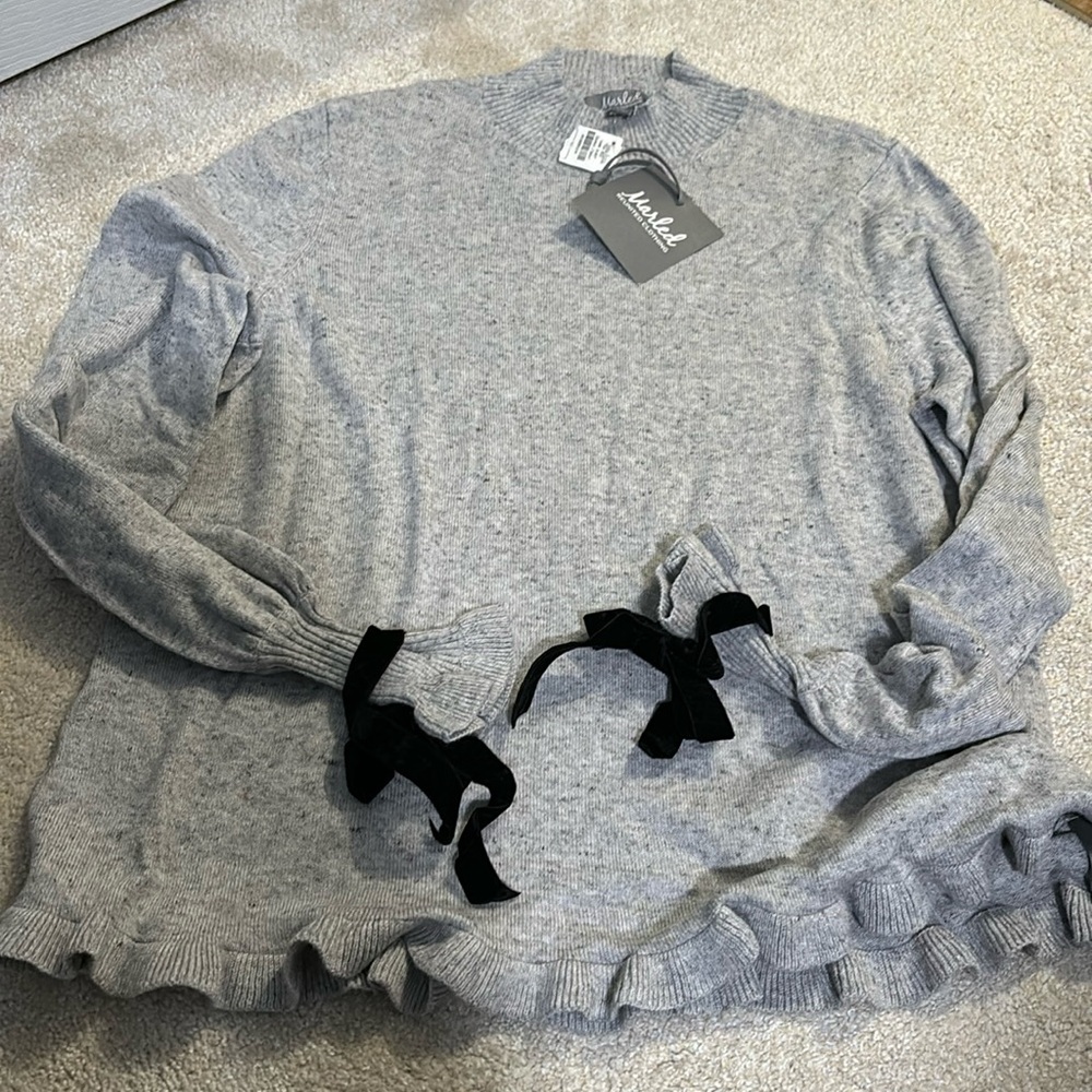 Beautiful sweater NWT Sz L